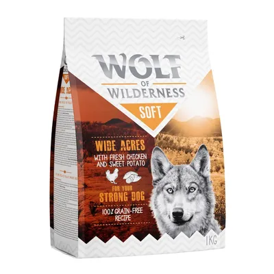 Wolf of Wilderness Soft Wide Acres con pollo fresco e patata dolce, per cani forti, ricetta senza cereali, confezione da 1 kg. Testo in inglese sull'imballaggio.