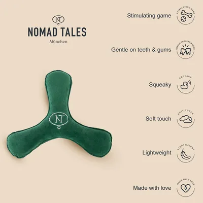 Nomad Tales München. Grünes Spielzeug mit weicher Oberfläche, leicht, quietschend, sanft zu Zähnen und Zahnfleisch, stimulierendes Spiel, hergestellt mit Liebe.