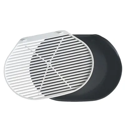 Vassoio igienico in plastica nera con griglia bianca rimovibile, visto dall'alto. Nessun marchio o testo visibile.