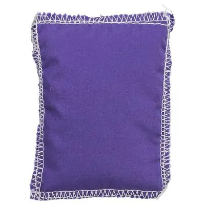 Rechthoekig kussen van paarse stof met zichtbare witte stiksels langs de randen. Geen merknaam of tekst zichtbaar.