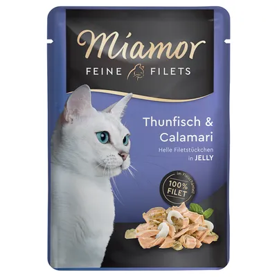Miamor Feine Filets tuniak a kalamáre. Svetlé kúsky filé v želé, 100% filé v podiele mäsa. Obal zobrazuje bielu mačaciu hlavu a kúsky filé s bylinkami.