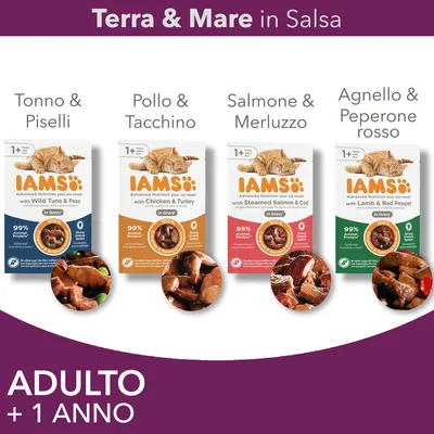 Quattro confezioni IAMS Terra & Mare in Salsa per gatti adulti: Tonno & Piselli, Pollo & Tacchino, Salmone & Merluzzo, Agnello & Peperone rosso. Testo: ADULTO +1 ANNO.