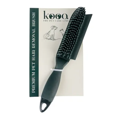 kooa Premium Pet Hair Removal Brush, schwarze Bürste mit ergonomischem Griff, Verpackung zeigt Hund und Katze Illustration.