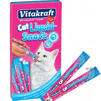Vitakraft Cat Liquid-Snack, caja con 6 sobres. Imagen de un gato lamiendo el snack desde el sobre. Texto visible: bajo en calorías, sin colorantes ni conservantes, sabor salmón.