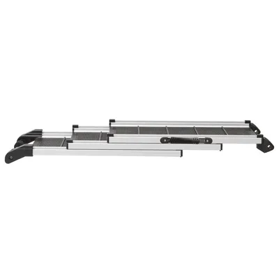 Uitschuifbare aluminium hondenloopplank met antislip oppervlak en zijkanten met veiligheidsranden.