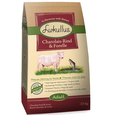 Opakowanie Lukullus Charolais-Rind & Forelle Adult 15 kg. Widoczne teksty: Premium-Nahrung für Hunde, cold pressed, Charolais beef & trout, Adult, in Harmony with Nature.
