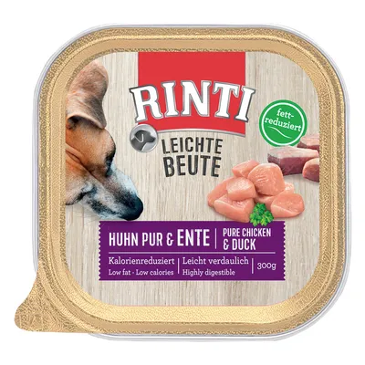 RINTI Leichte Beute, fett-reduziert, Huhn pur & Ente, 300g. Low fat, low calories, highly digestible. Imagine cu bucăți de carne și cap de câine vizibil pe ambalaj.