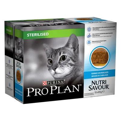 Cutie PURINA PRO PLAN Nutri Savour Sterilised, terrine cu merluzzo, 10 x 85g. Text vizibil: STERILISED, NUTRI SAVOUR, TERRINE CON MERLUZZO MOUSSE AU CABILLAUD.