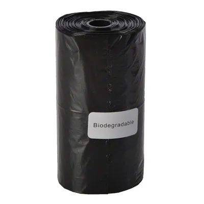 Czarny zwinięty worek z widoczną etykietą „Biodegradable” na froncie. Materiał: tworzywo sztuczne.