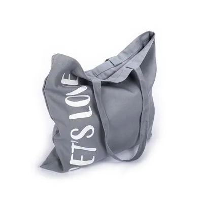 Borsa in tessuto grigio con manici e scritta bianca visibile: "LET'S LOVE". Borsa in tessuto grigio con manici e scritta bianca visibile: "LET'S LOVE".