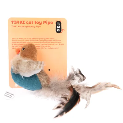 TIAKI Katzenspielzeug Pipo mit Ton, Plüschvogel mit Federn. Verpackung zeigt Produktnamen und Beschreibung in mehreren Sprachen.