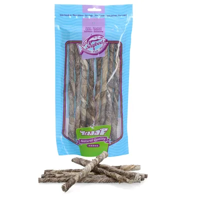 Balení pamlsků Baaaf Natural Quality Seafood pro psy, viditelné texty: Zalm – Saumon – Salmon – Salmone, několik rybích tyčinek před obalem.