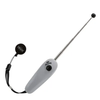 Bastoncino telescopico in metallo con impugnatura bianca, pulsante nero e scritta 'DOG Activity', cordino con disco nero 'TRIXIE' visibile.