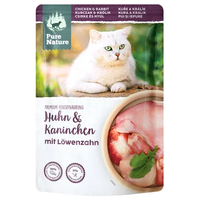 Pure Nature Premium Feuchtnahrung Huhn & Kaninchen mit Löwenzahn. 70% frisches Fleisch, 0% Getreide. Verpackung zeigt weissen Katze und Schüssel mit Fleischstücken.