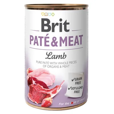 Brit Paté & Meat Lamb, pure paté with whole pieces of organs & meat. Grain free, soy & GMO free. Immagine di carne d'agnello cruda sulla confezione.