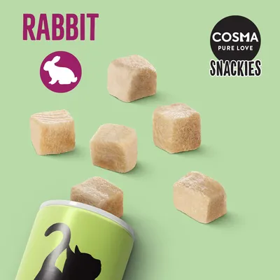 Cosma Pure Love Snacks Rabbit. Gefriergetrocknete Würfel mit Kaninchenfleisch, grüne Verpackung mit Katzenmotiv.