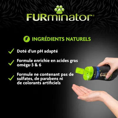 FURminator, INGRÉDIENTS NATURELS : doté d’un pH adapté, formule enrichie en acides gras oméga-3 & 6, sans sulfates, parabens ni colorants artificiels. Flacon utilisé sur une main.