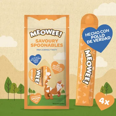 Meowee! Savoury Spoonables, pack de 4 unidades. Texto visible: hecho con pollo de verdad, sin colorantes ni conservantes artificiales, incluye cuchara para menos desorden.