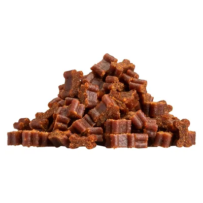 Pino pieniä, ruskeita luun muotoisia koiranherkkuja ilman pakkauksia. Materiaali ei tunnistettavissa kuvasta.