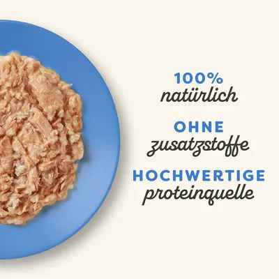 Texte en allemand : 100% natürlich, ohne zusatzstoffe, hochwertige proteinquelle. Texte non traduit, visible à droite d'une assiette de nourriture humide.