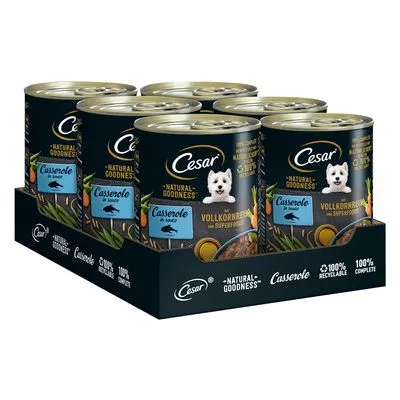Multipack Cesar Natural Goodness Casserole in Sauce, Vollkornreis en Superfoods. 100% recyclebaar, 100% compleet. Zichtbare ingrediënten: wortel, erwten, rijst.