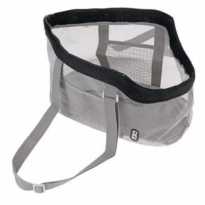 Panier en maille grise avec sangle réglable et logo Trixie visible sur le côté, structure souple sans fond rigide, bords noirs renforcés.