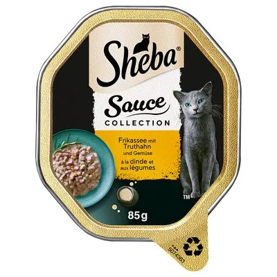 Sheba Sauce Collection Frikassee mit Truthahn und Gemüse, 85g. Afbeelding van kattenvoer in saus met kalkoen en groenten op de verpakking, grijze kat zichtbaar.