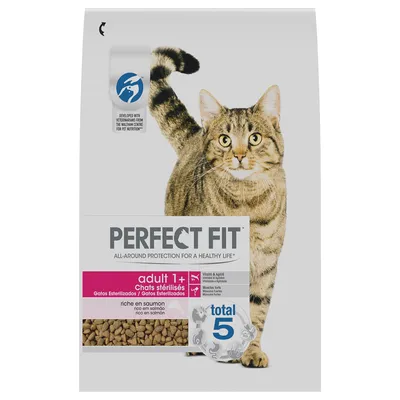 Sachet de croquettes PERFECT FIT adult 1+ Chats stérilisés, riche en saumon, total 5. Texte visible : Visibilité & Agilité, Muscles forts. Image d’un chat tigré sur l’emballage.