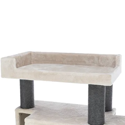 Kratzbaum mit beigem Plüschbett und zwei schwarzen Sisalstämmen, obere Liegefläche sichtbar.