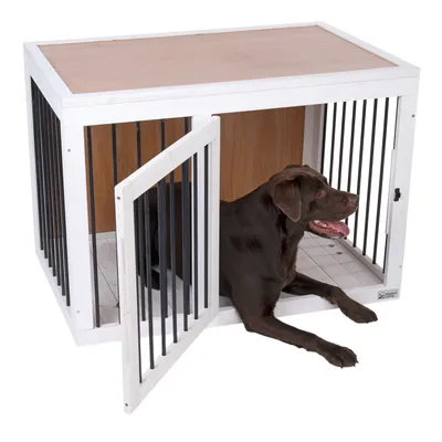Hund in weissem Holz-Metall-Käfig mit offener Tür, geeignet als Ruheplatz oder Transportbox.