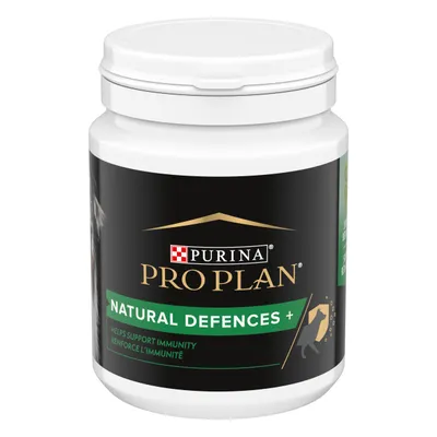 Συσκευασία Purina Pro Plan Natural Defences+, ορατό κείμενο: HELPS SUPPORT IMMUNITY, RENFORCE L’IMMUNITÉ. Λευκό πλαστικό δοχείο με μαύρη ετικέτα και πράσινη ένδειξη.