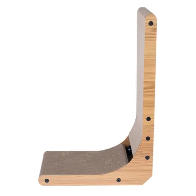 Ξύλινη ξύστρα με σχεδιασμό σε σχήμα L, μπεζ επιφάνεια ξυσίματος και ορατές βίδες στερέωσης.