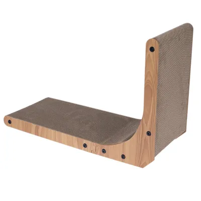 Ξύλινη ξύστρα με καφέ επιφάνεια ξυσίματος, κατάλληλη για τοποθέτηση σε τοίχο. Ορθογώνιο σχήμα με στρογγυλεμένες γωνίες και ορατές βίδες στερέωσης.