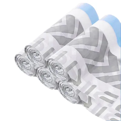 Sechs aufgerollte Müllbeutel mit grauem Zickzack-Muster und transparentem Design.