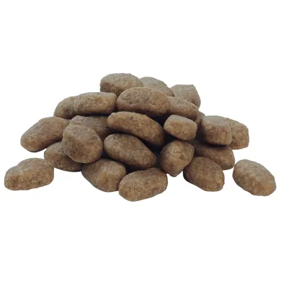 Купчина кафяви гранули за домашни любимци с овална форма, без видима опаковка или маркировка.