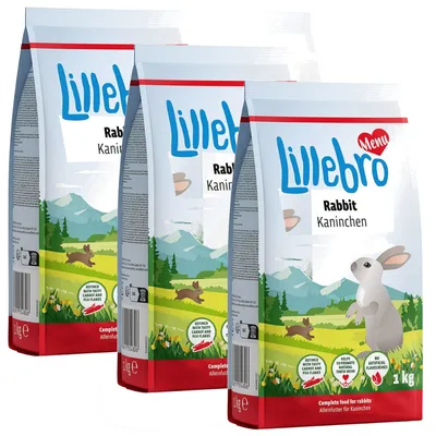 Trois sacs de 1 kg Lillebro Menu Rabbit Kaninchen, alimentation complète pour lapins, texte en anglais : refined with tasty carrot and pea flakes, helps to natural tooth wear, no artificial flavourings.
