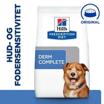 Hill's Prescription Diet Derm Complete, tekst: HUD- OG FODERSENSITIVITET, ORIGINAL. Hund på emballagen. Hvid og blå pose med synlig produktnavn.