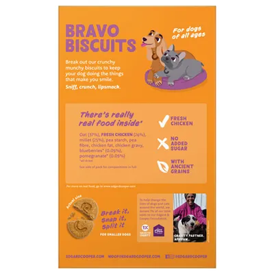 BRAVO BISCUITS hondenkoekjes. Ingrediënten: haver 37%, verse kip 26%, millet 25%, erwtenzetmeel, vezels, kippenvet, jus, bosbessen, granaatappel. Geen toegevoegde suiker, met oude granen.