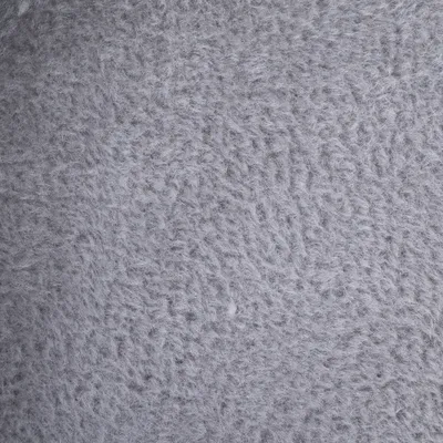 Nahaufnahme einer grauen, flauschigen Textur, möglicherweise Material für Haustierprodukte wie Betten oder Decken.