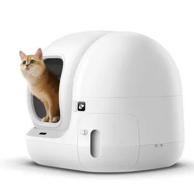Automatisch kattentoilet van PETKIT in wit, met kat bij de ingang. Zichtbare bedieningselementen en sleuven voor reiniging en ventilatie.