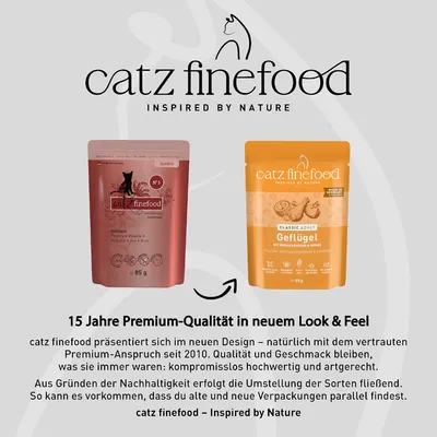 catz finefood Classic Adult Gevogelte in het nieuwe en oude verpakkingsdesign, met een verwijzing naar de duurzame overgang van de varianten en de consistent hoge premium-kwaliteit sinds 2010.