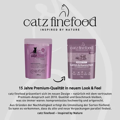 catz finefood Lam & Konijn in het nieuwe en oude verpakkingsdesign, opmerking over de geleidelijke overgang van de variantwisseling om duurzaamheidsredenen, premium-kwaliteit sinds 2010.