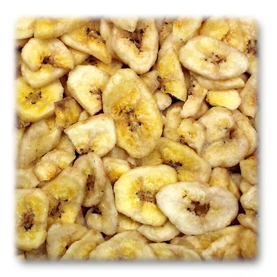 Getrocknete Bananenscheiben, gelb und braun, als Snack oder Zutat sichtbar.