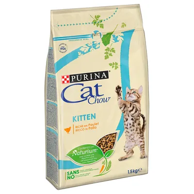 Упаковка корма Purina Cat Chow Kitten, 1,5 кг. Видны надписи: Riche en Poulet, Contient Natrium, Sans No. Изображён котёнок и гранулы корма.