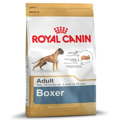 Royal Canin Adult Boxer hondenvoer, afbeelding van een boxerhond, tekst: over 15 months old, ideaal spiermassa, gezonde hartfunctie, antioxidant complex, exclusieve brok.