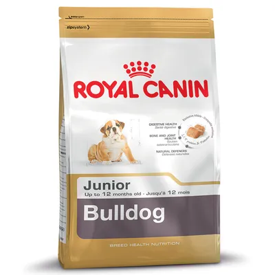 Royal Canin Junior Bulldog hondenvoer, tot 12 maanden. Tekst: Digestive Health, Bone and Joint Health, Natural Defences. Afbeelding van een jonge bulldog en brokjes.