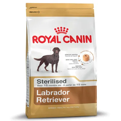 Zak Royal Canin Sterilised Labrador Retriever hondenvoer, tekst: Appetite control, Bone and joint health, Healthy skin and coat. Voor honden ouder dan 15 maanden.