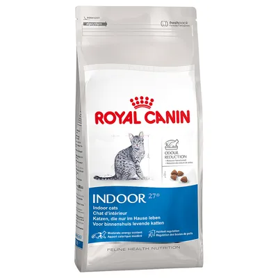Bag labelled Royal Canin Indoor 27, for indoor cats. Features include odour reduction, moderate energy content, and hairball regulation. Text in multiple languages visible on packaging.