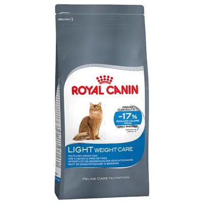 Royal Canin LIGHT Weight Care суха храна за котки, надпис: -17% reduced calorie intake daily average, изображение на котка върху опаковката.
