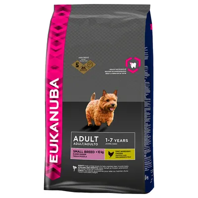 Saco de ração Eukanuba Adult para cães adultos de raça pequena (<10 kg), 1–7 anos. Primeiro ingrediente: frango. Texto visível em inglês, alemão e italiano.